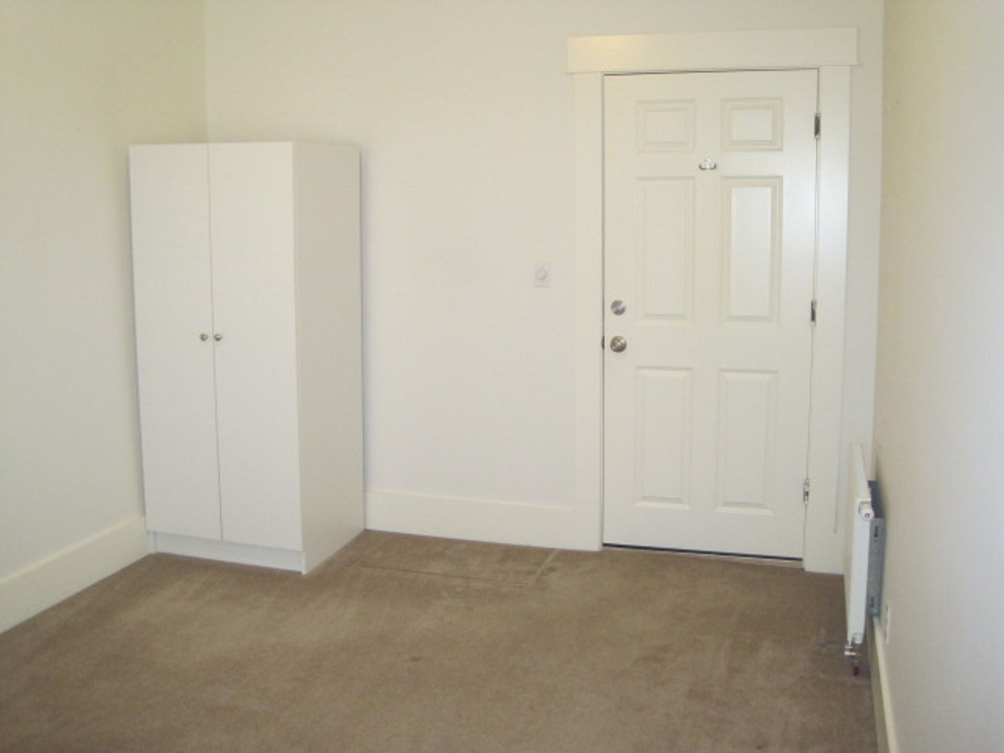 ** Walk to UW (3 minutes), near Light Rail and everything you need!, Large Main Floor Room, Private Lease, Locking Door, Weekly Cleaning Service (common areas) 5 of 12
