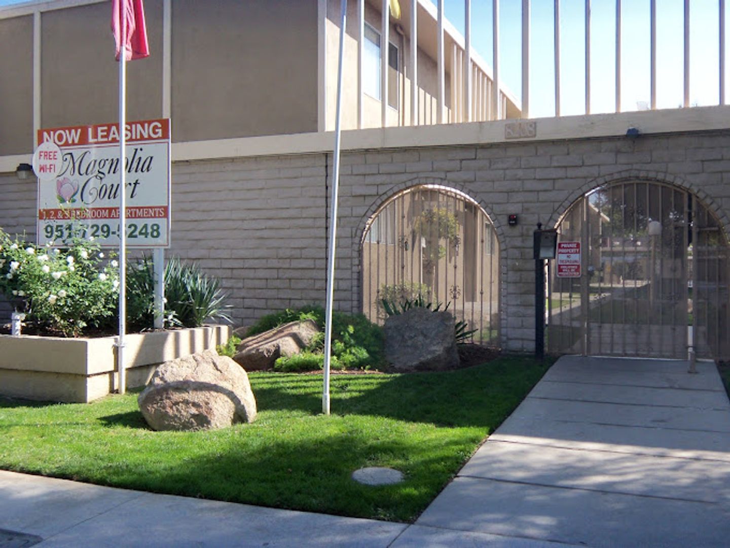 Riverside Apartment: 8208-8220 Magnolia ave