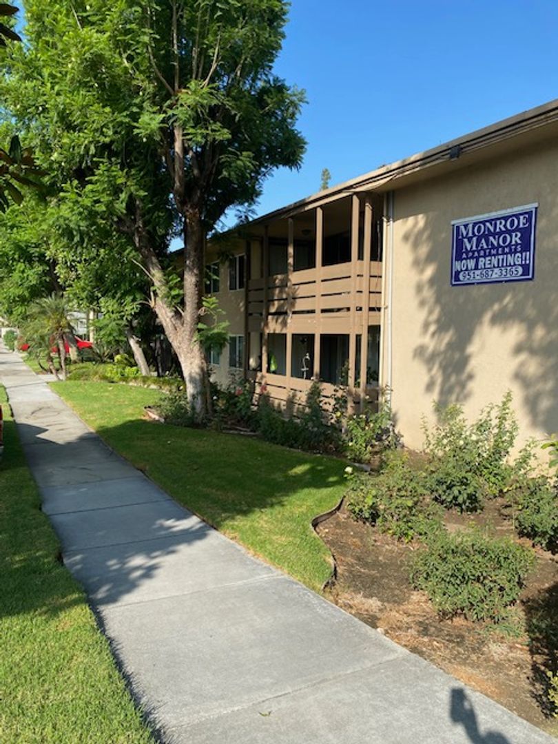 Riverside Apartment: 8715 Magnolia Ave