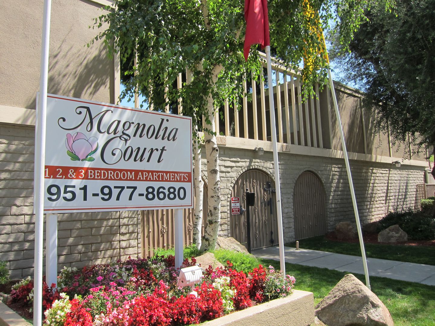 Riverside Apartment: 8208-8220 Magnolia ave