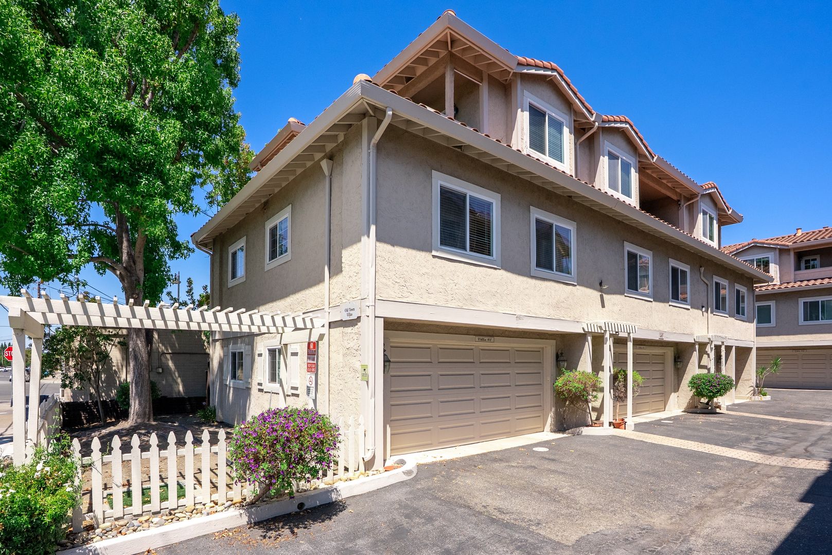 Santa Clara Townhome: 1461 Main Street #1