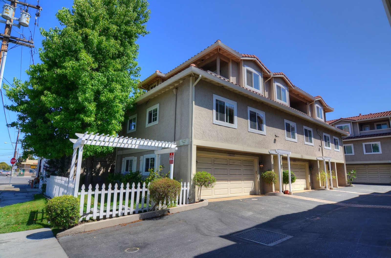 Santa Clara Townhome: 1461 Main Street #1