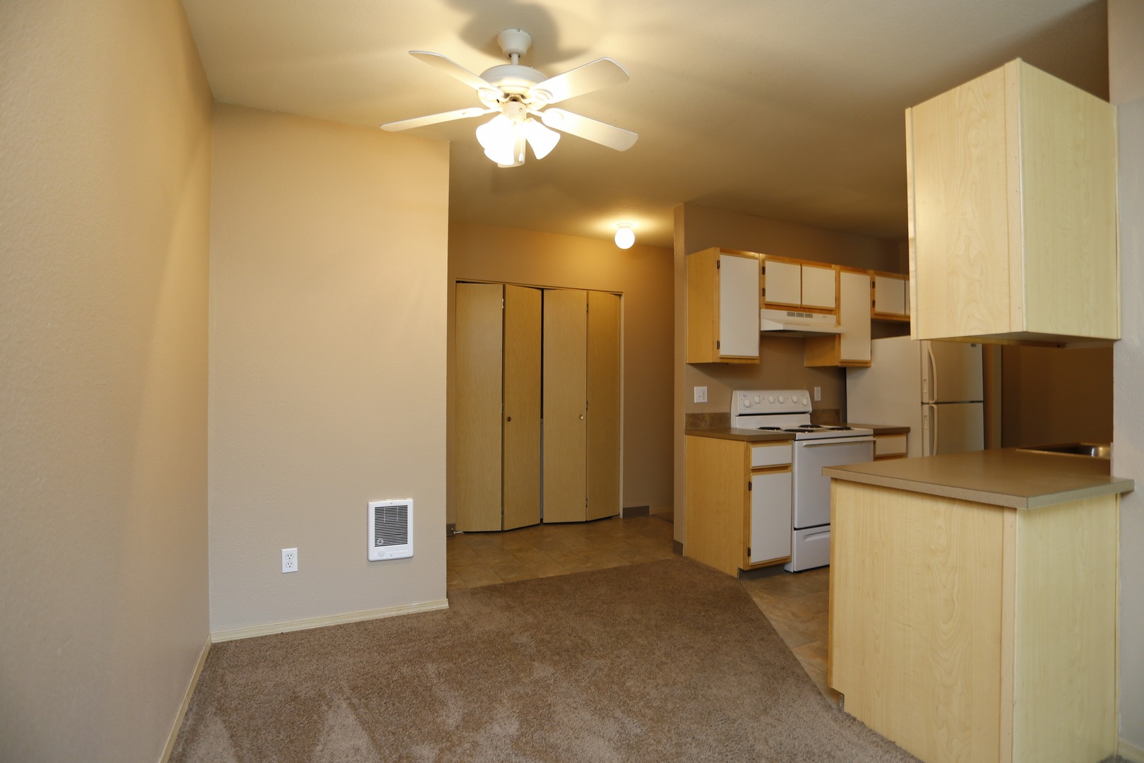 Salem Apartment: 1900 Madras St SE