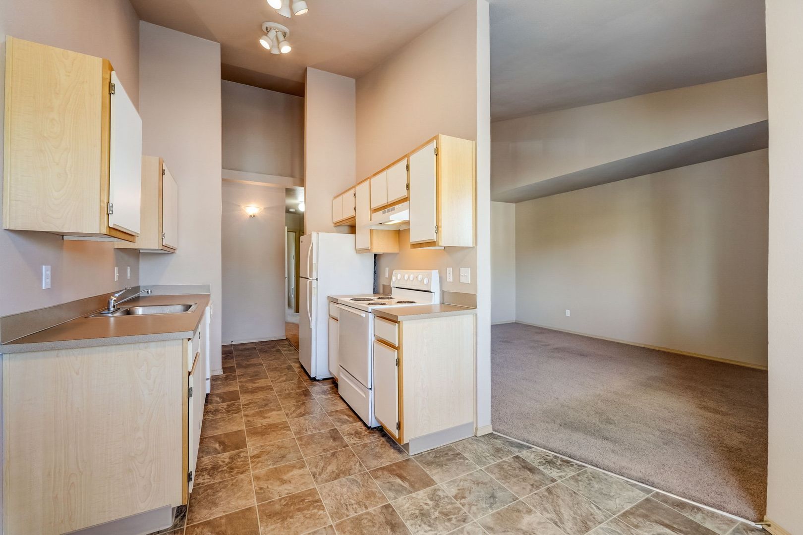 Salem Apartment: 1900 Madras St SE