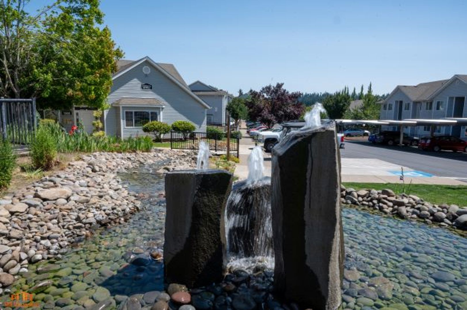 Salem Apartment: 1900 Madras St SE