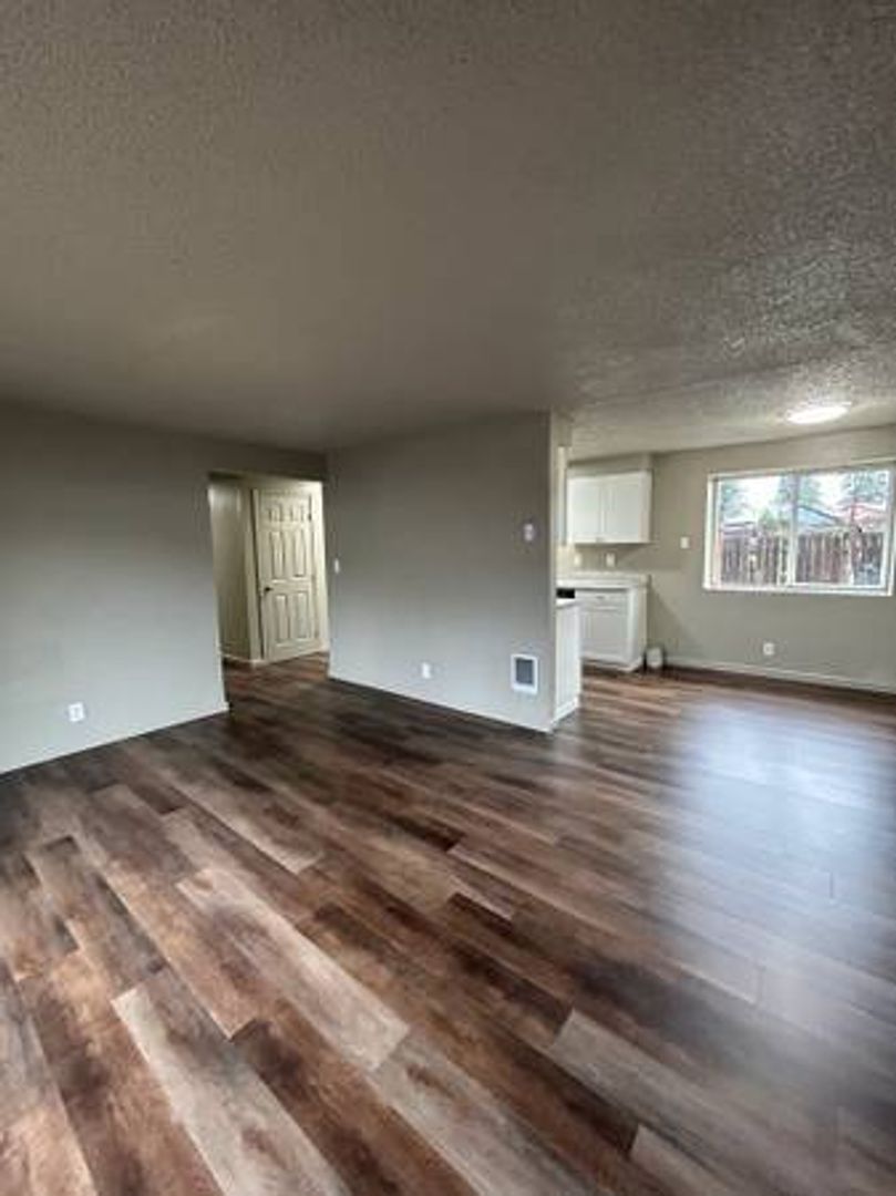 Salem Apartment: 4790 Liberty Rd S