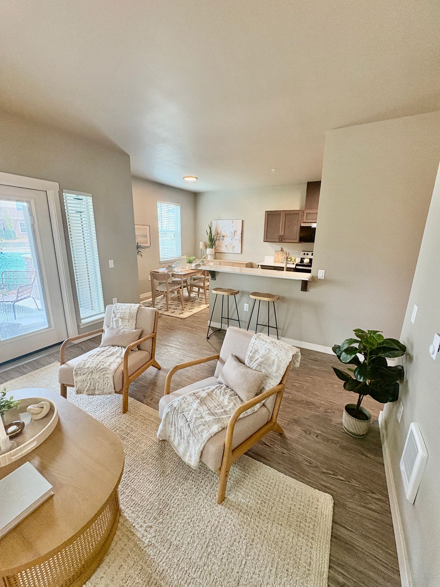 Redmond Apartment: 2960 Northwest Way