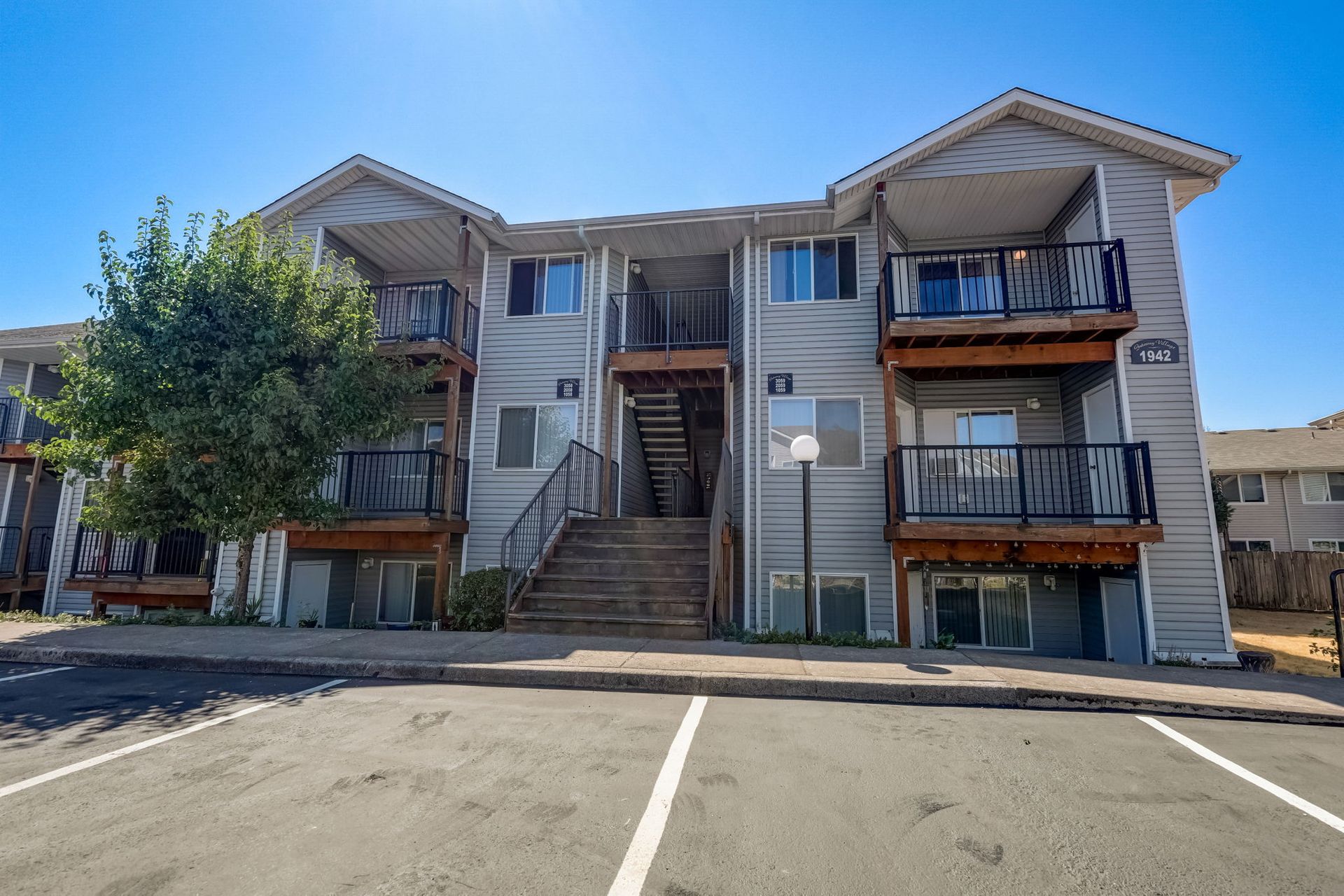 Salem Apartment: 1900 Madras St SE