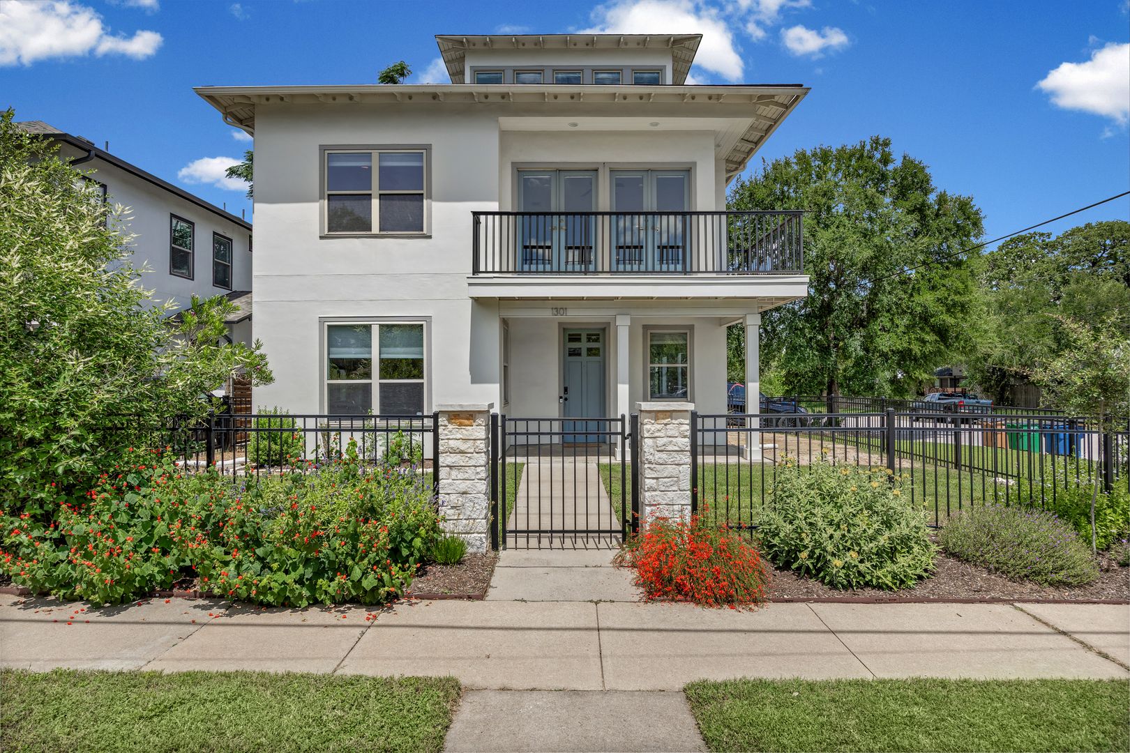 Austin House: 1301 San Bernard St