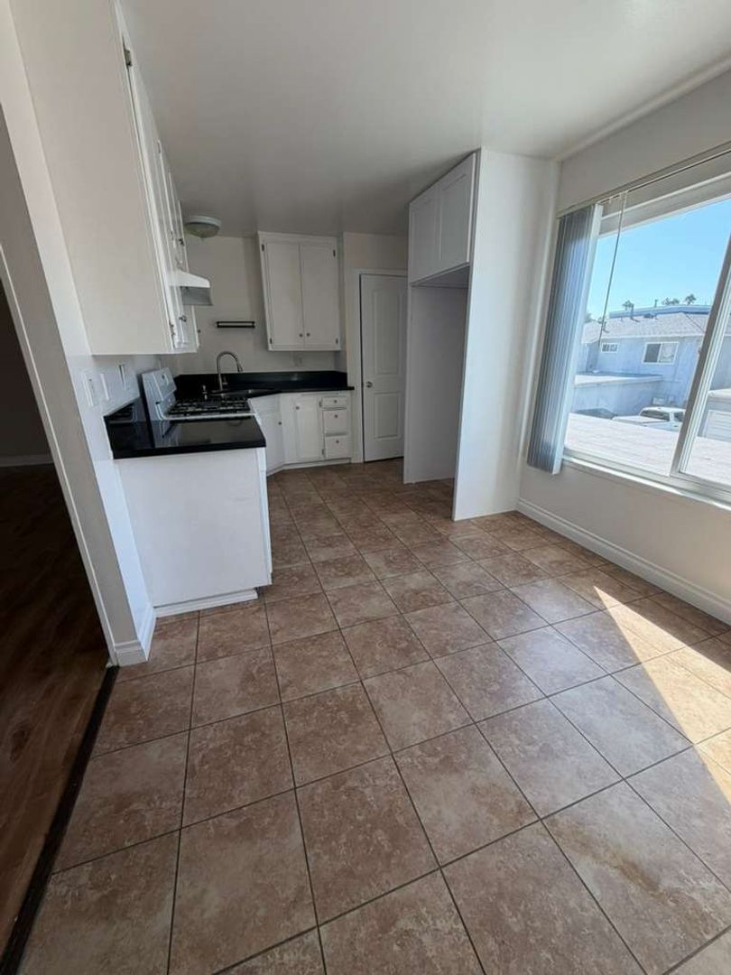 Huntington Beach Apartment: 417 12th St