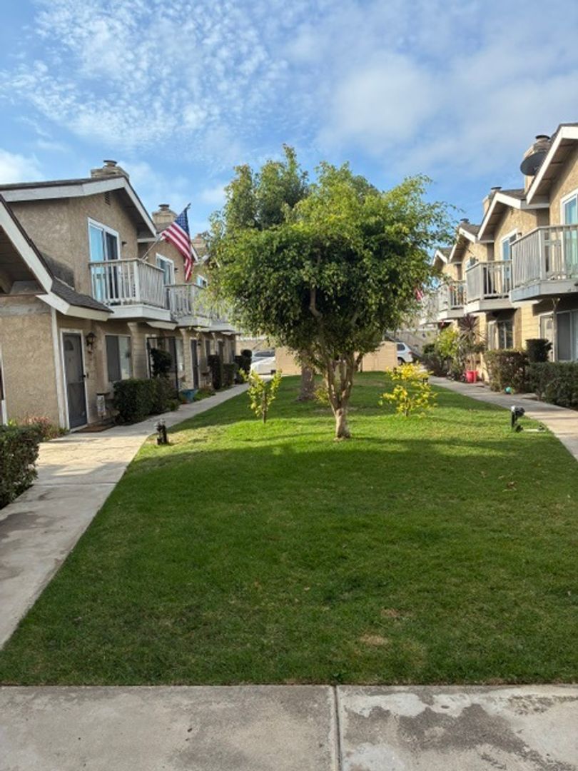 Costa Mesa Apartment: 276 Avocado St