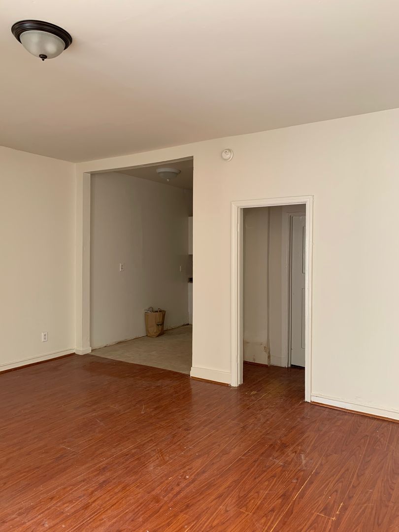 Los Angeles Apartment: 248-250 Columbia PL