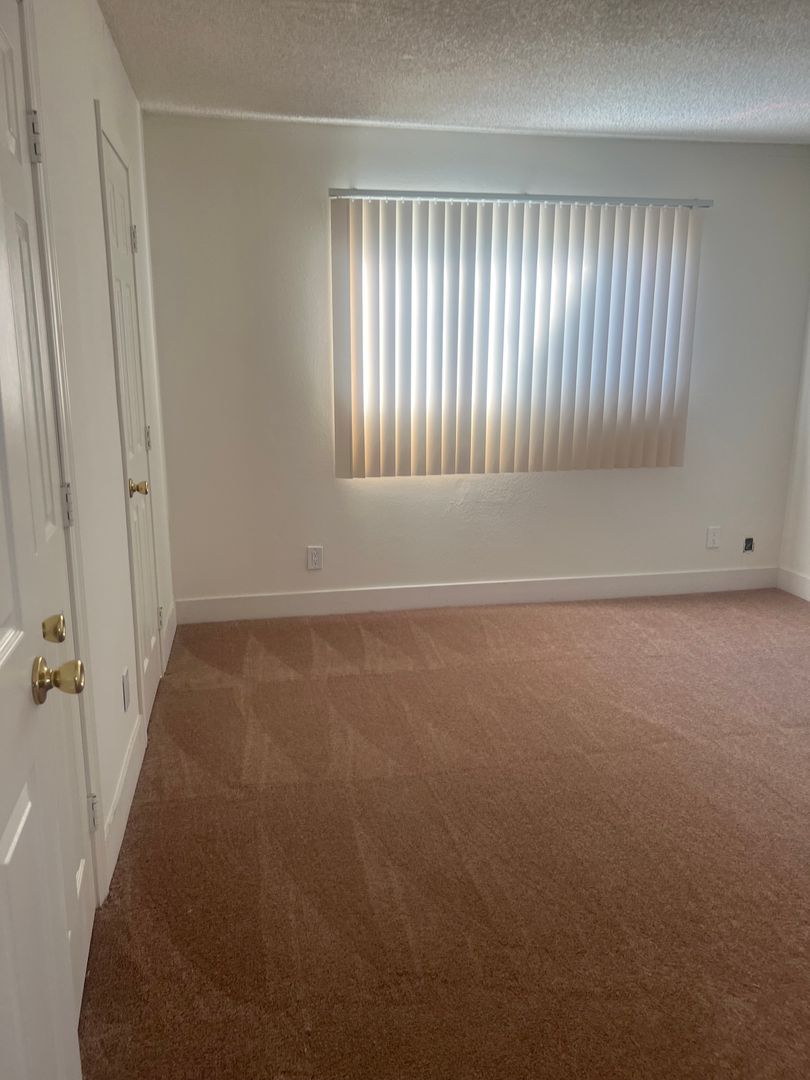 Huntington Beach Apartment: 7901 Newman Ave