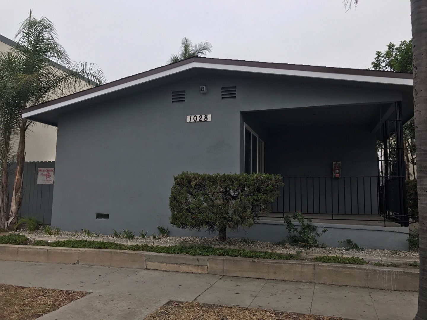 Long Beach Apartment: 1028 Redondo Ave