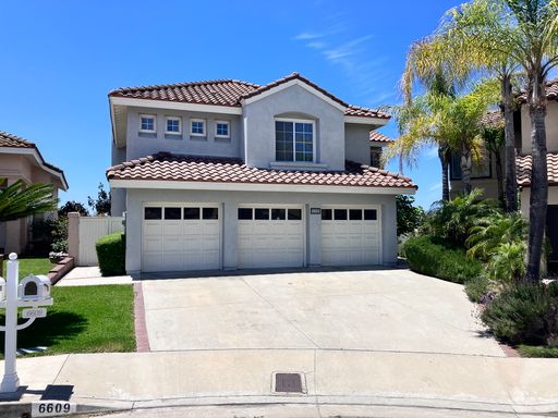 Spacious 4 bedroom, 3 bath house in the hills of East Orange. Fabulous canyon, city & ocean views. – photo 1