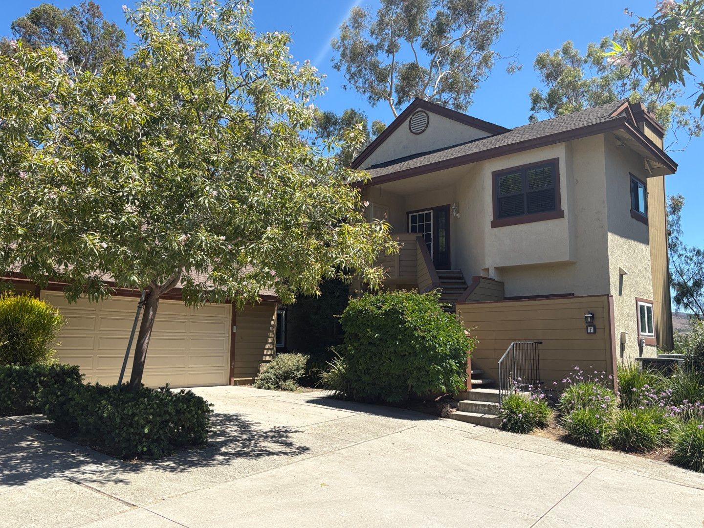 Irvine Condo: 7 Rainbow Ridge