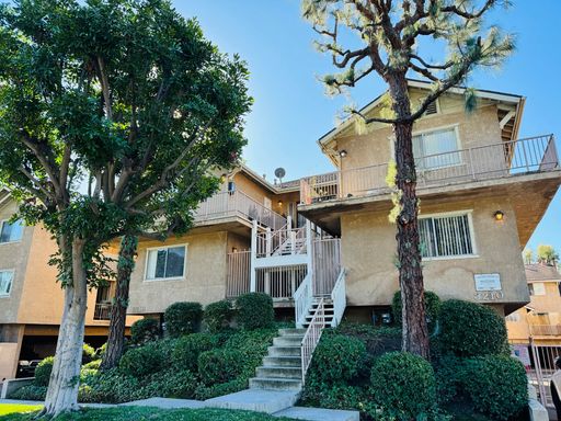 Upgraded 2 bedroom / 1 1/2 bath two story townhouse apartment. Quiet corner location. – photo 1