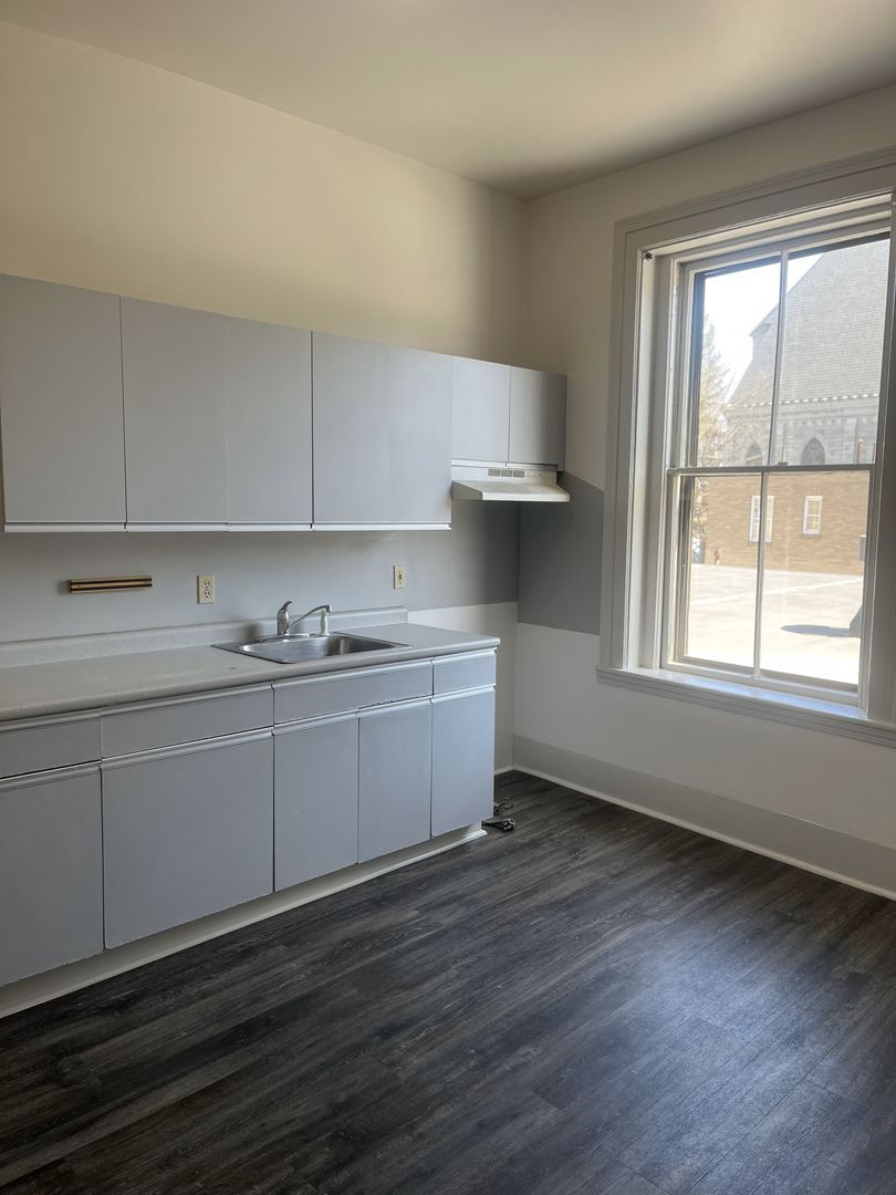 Montpelier Apartment: 2 Barre St