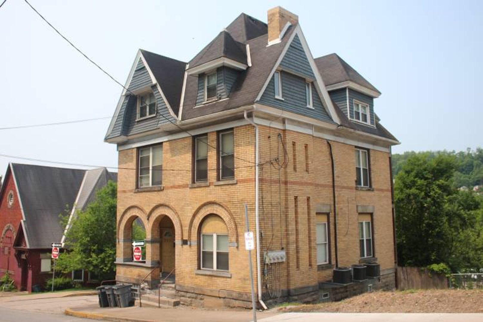 Turtle Creek Apartment: 221-B Grant St