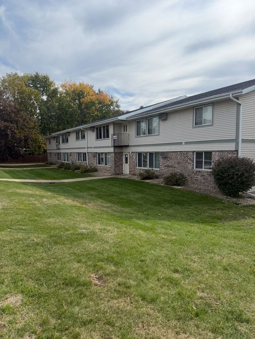 McFarland Apartment: 4806 - 4814 Dale St.