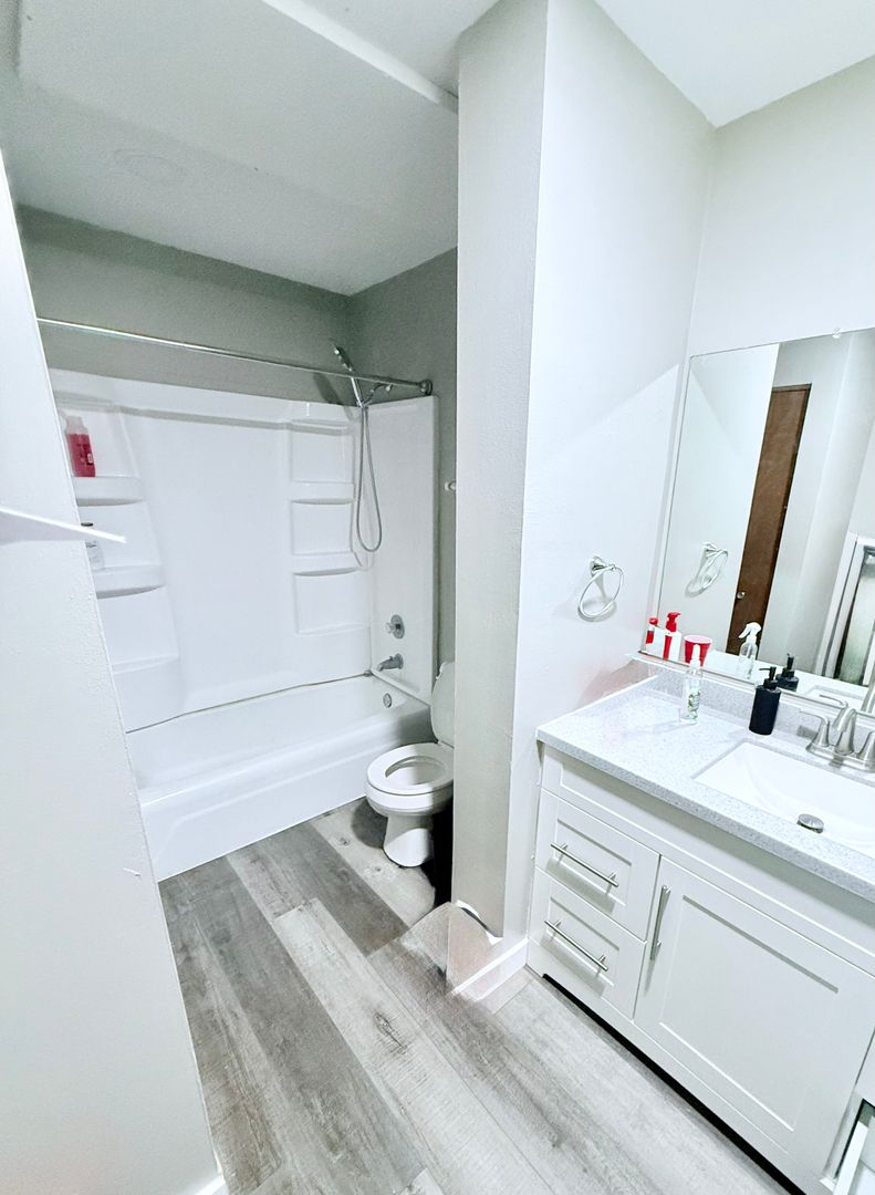 Jackson Apartment: W208 N16586 Center St.