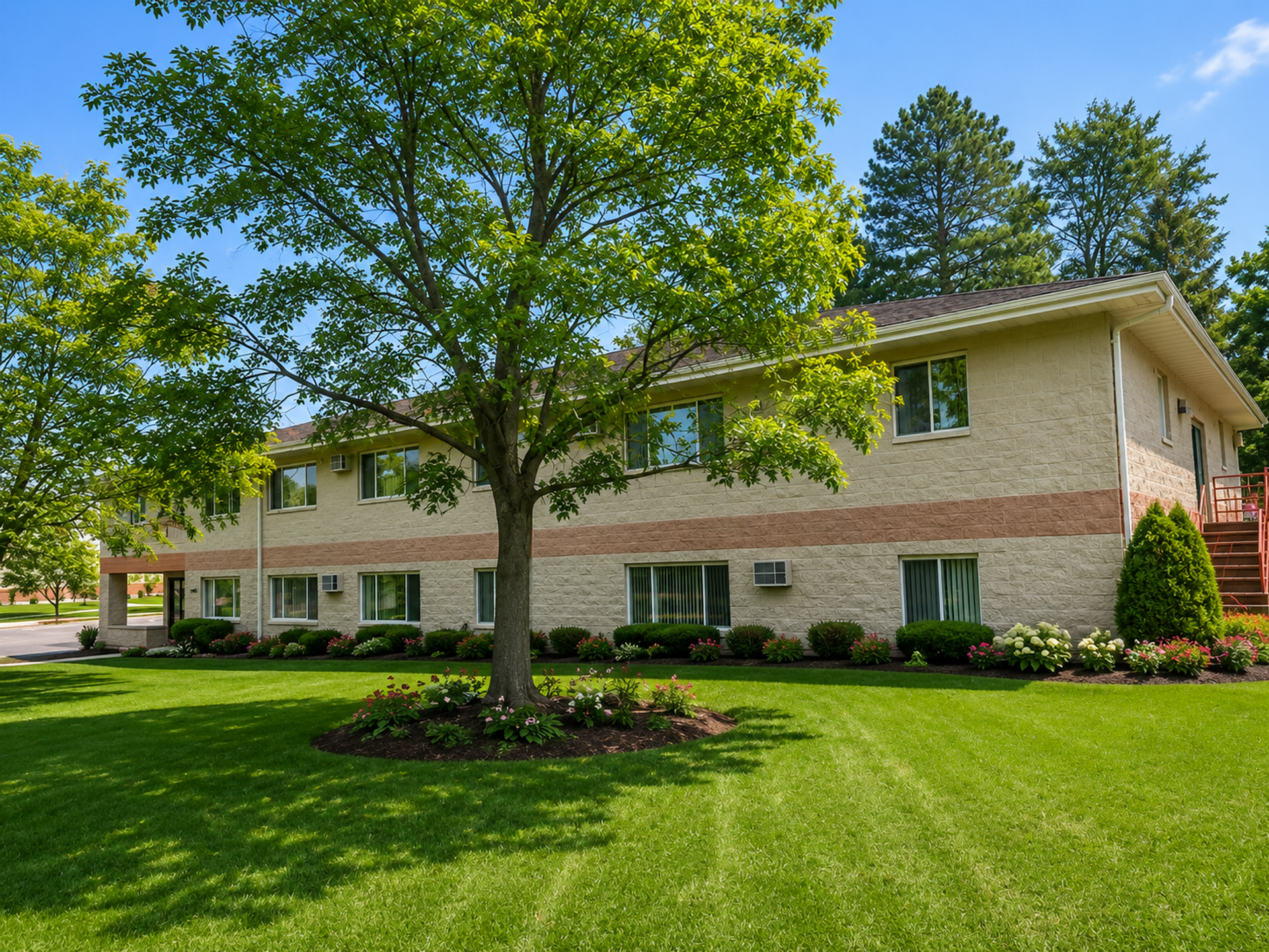 Clintonville Apartment: 150 Memorial Circle