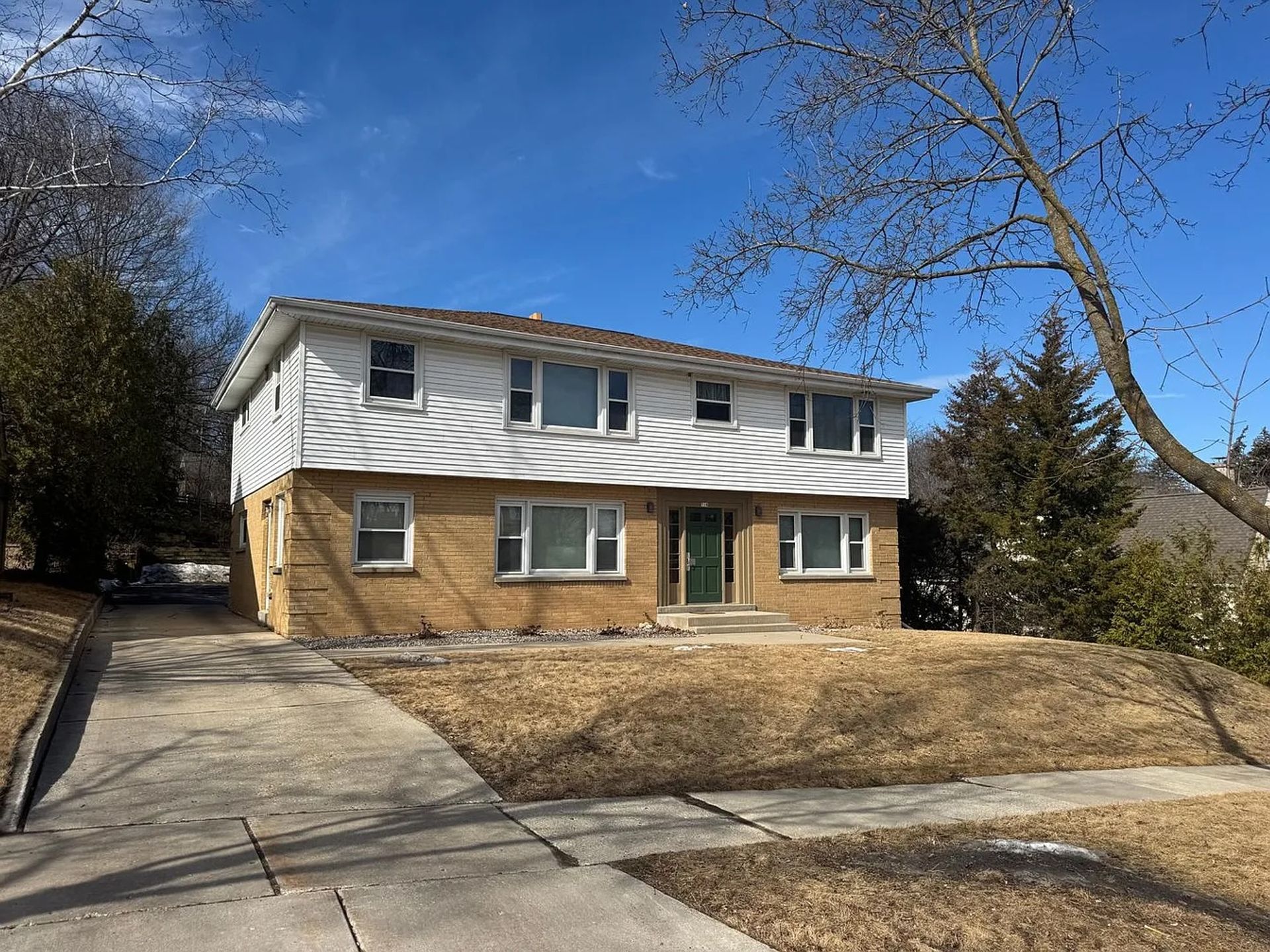 West Bend Apartment: 718 S 7th Ave