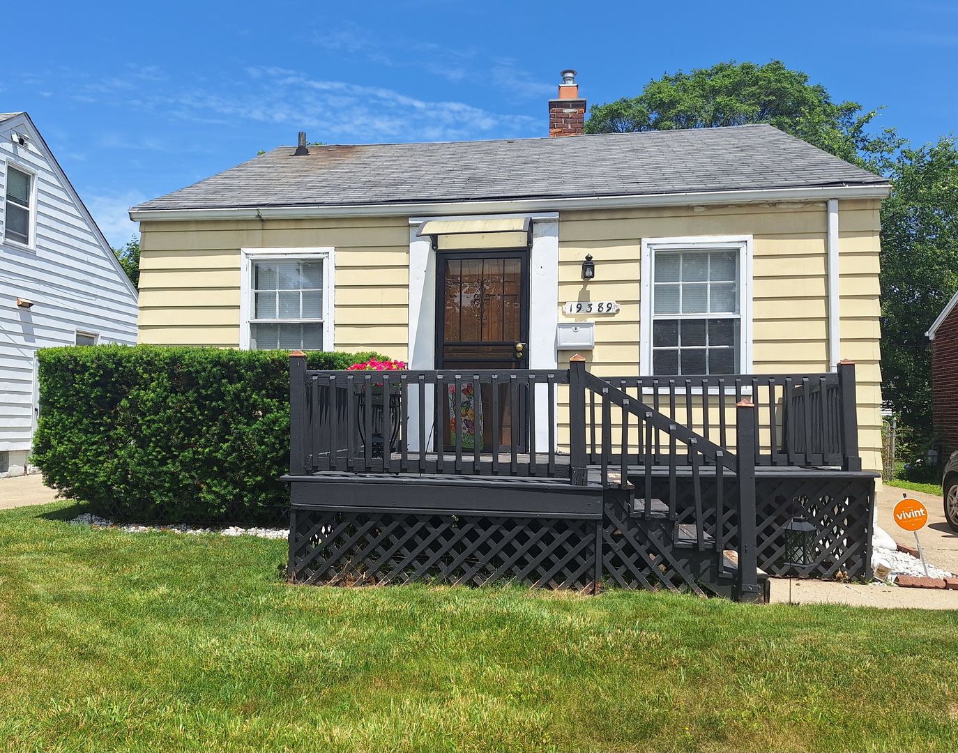Harper Woods House: 19389 Washtenaw