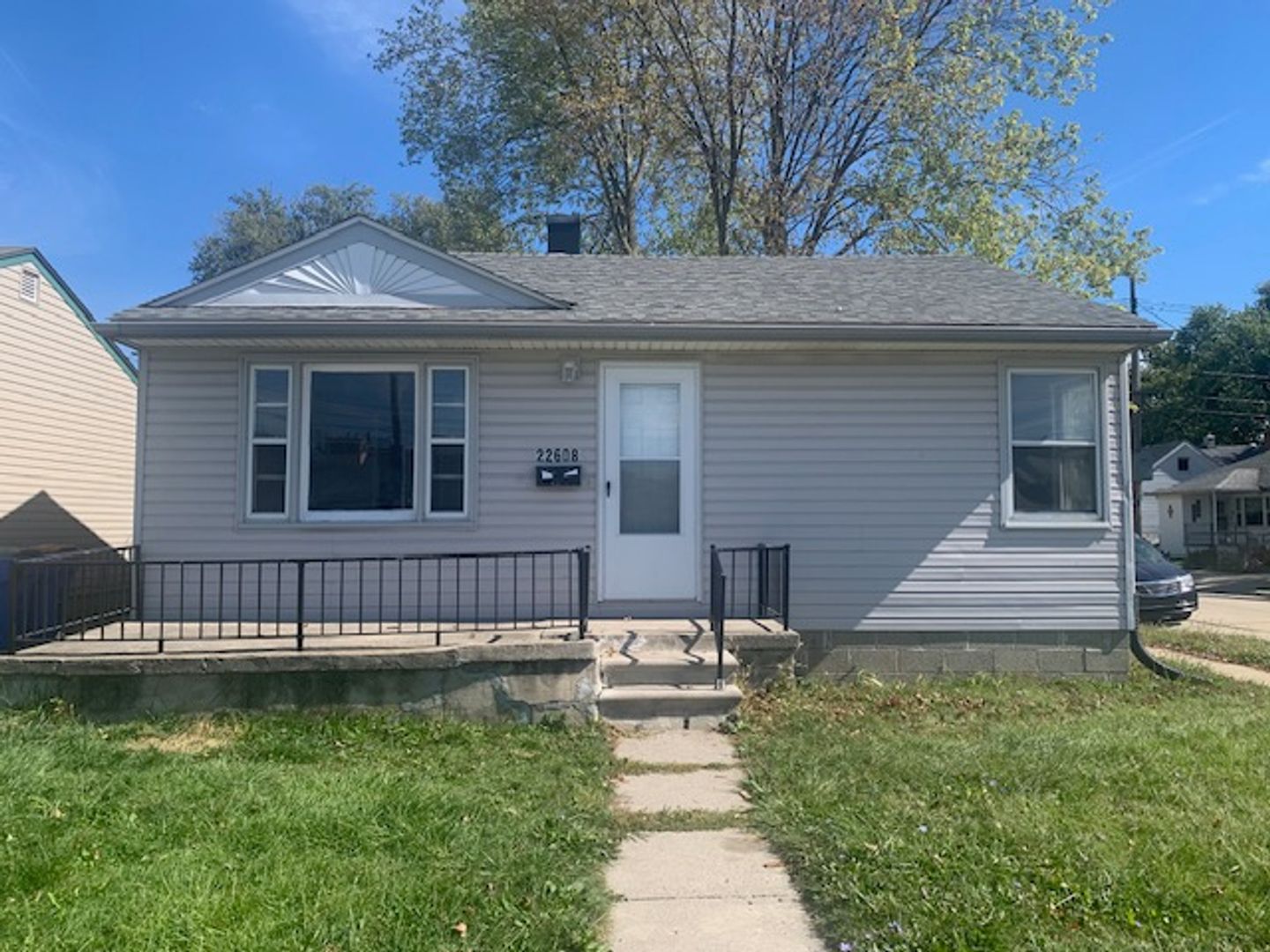 Warren House: 22608 MacArthur