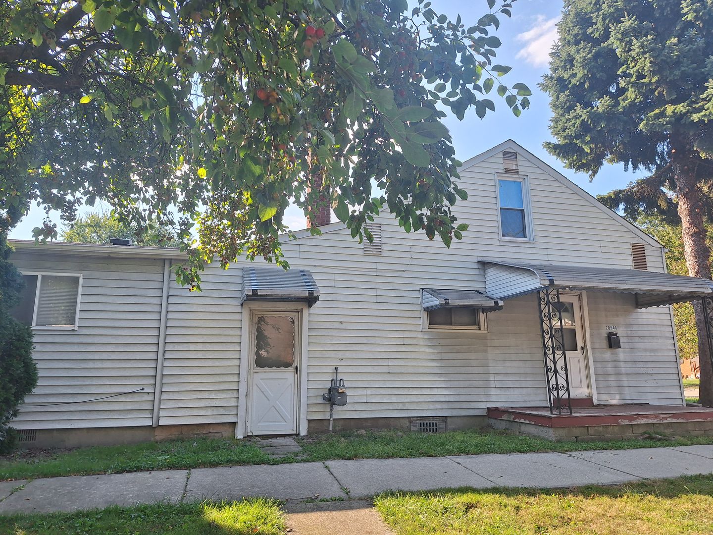 Harper Woods House: 20948 Ridgemont Rd