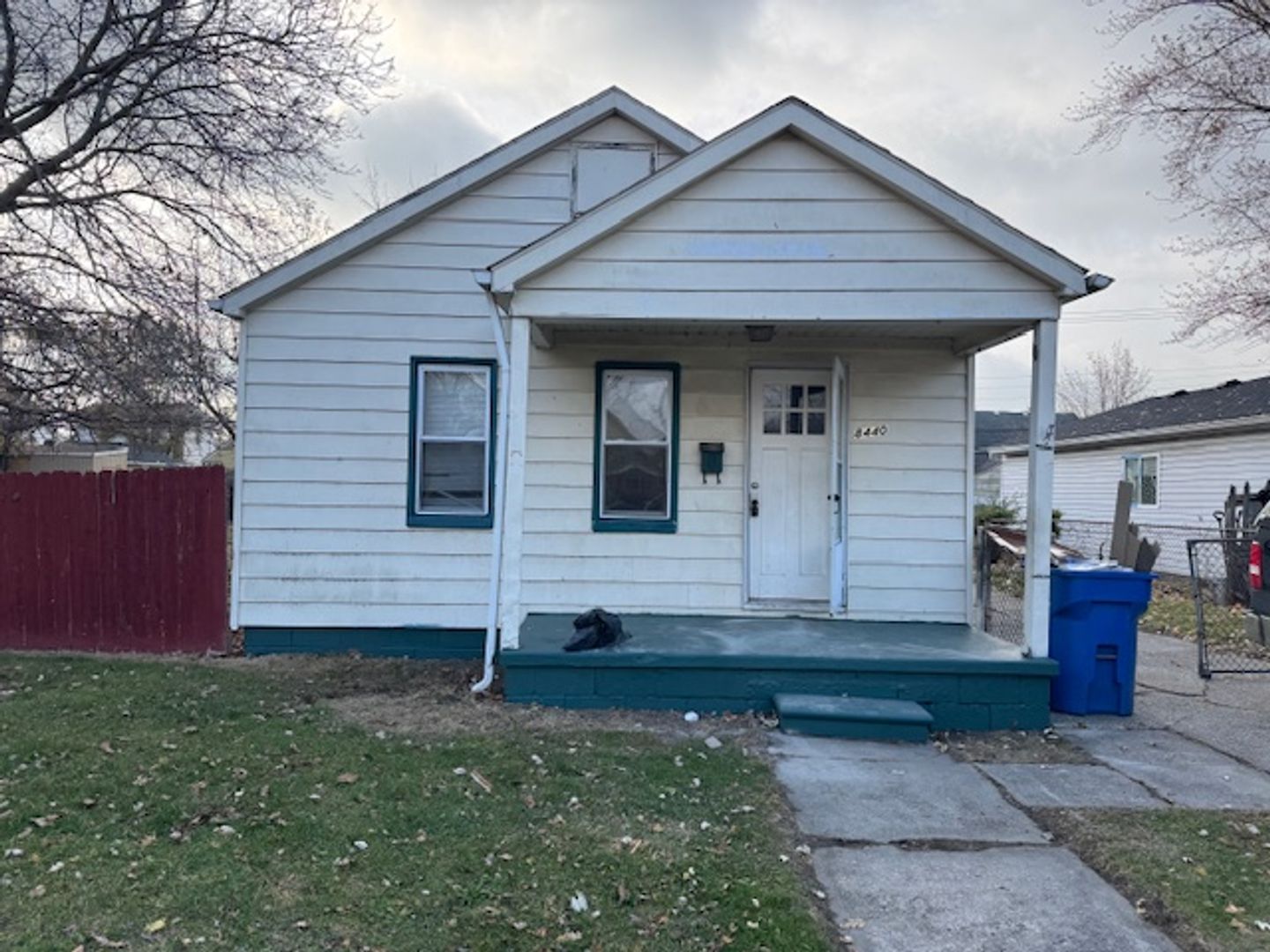 Warren House: 8440 Continental