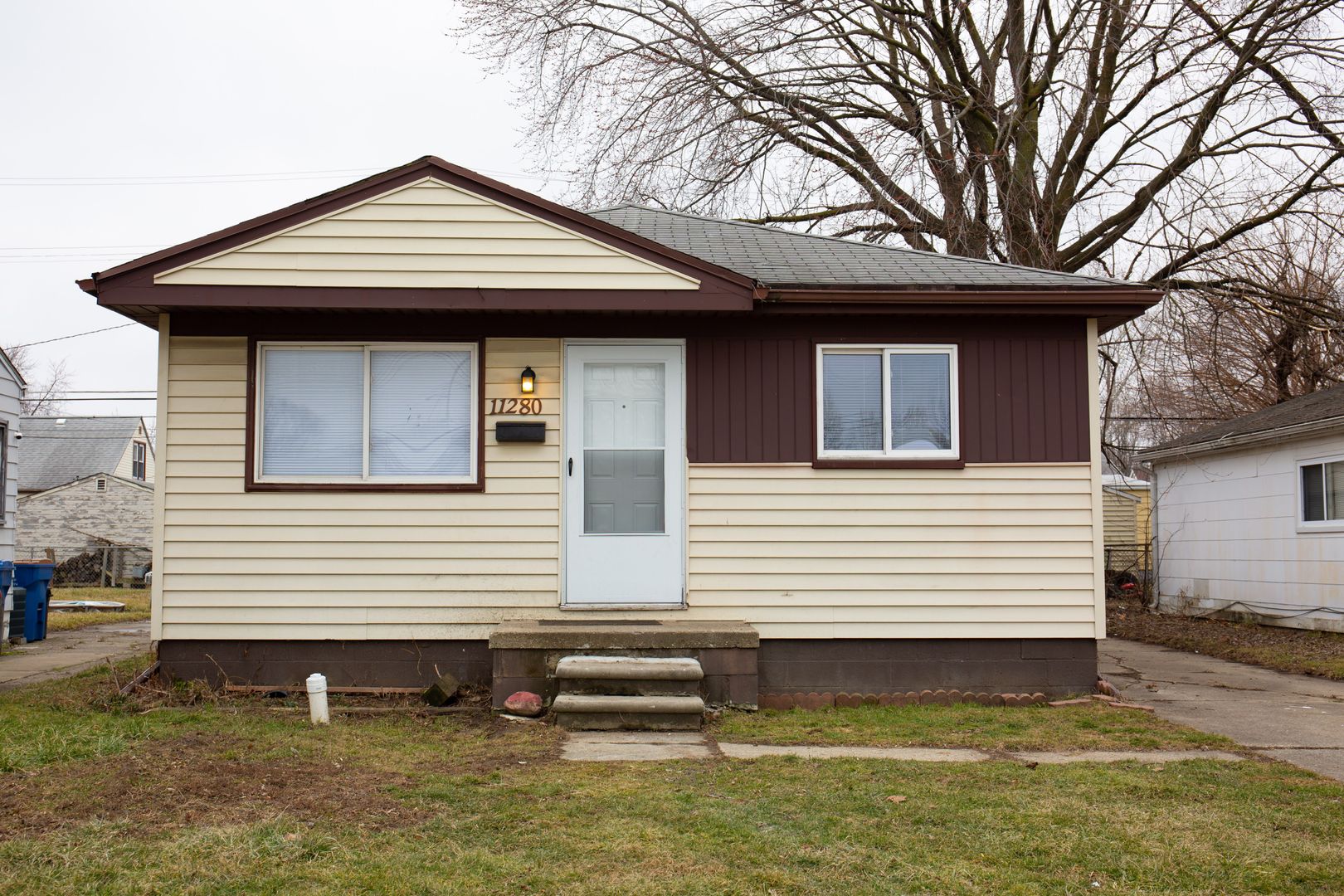 Warren House: 11280 Dodge Ave