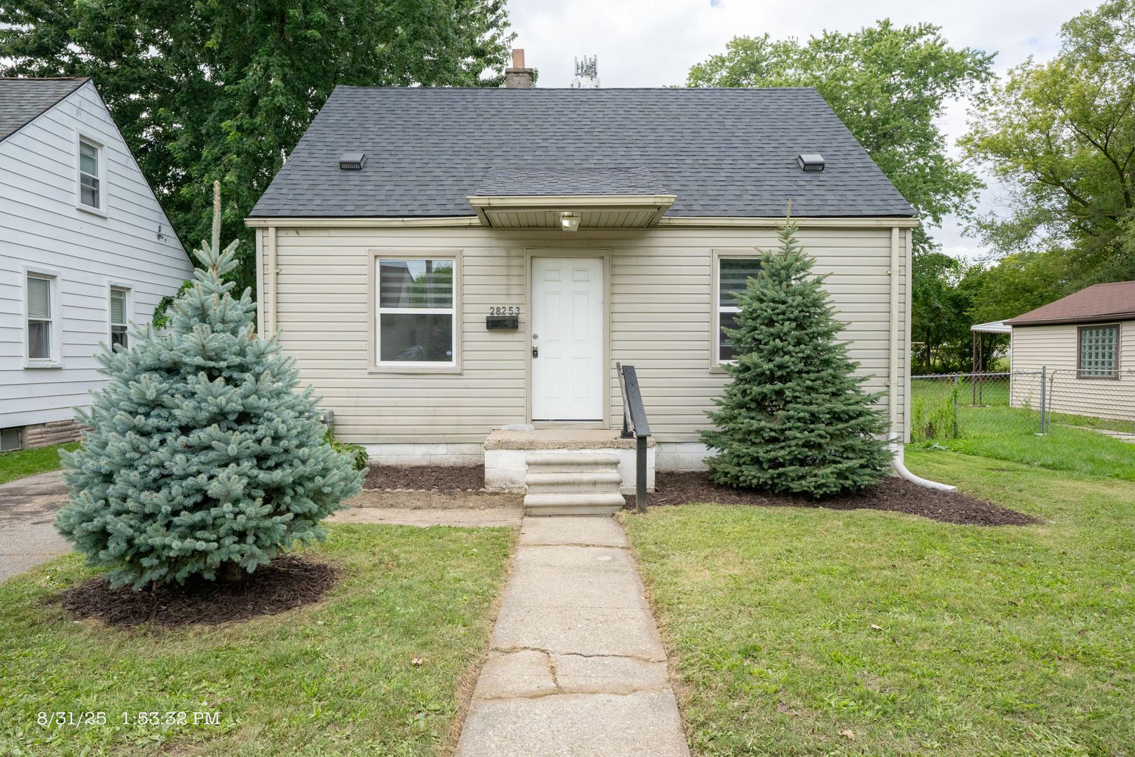 Roseville House: 28253 Schram