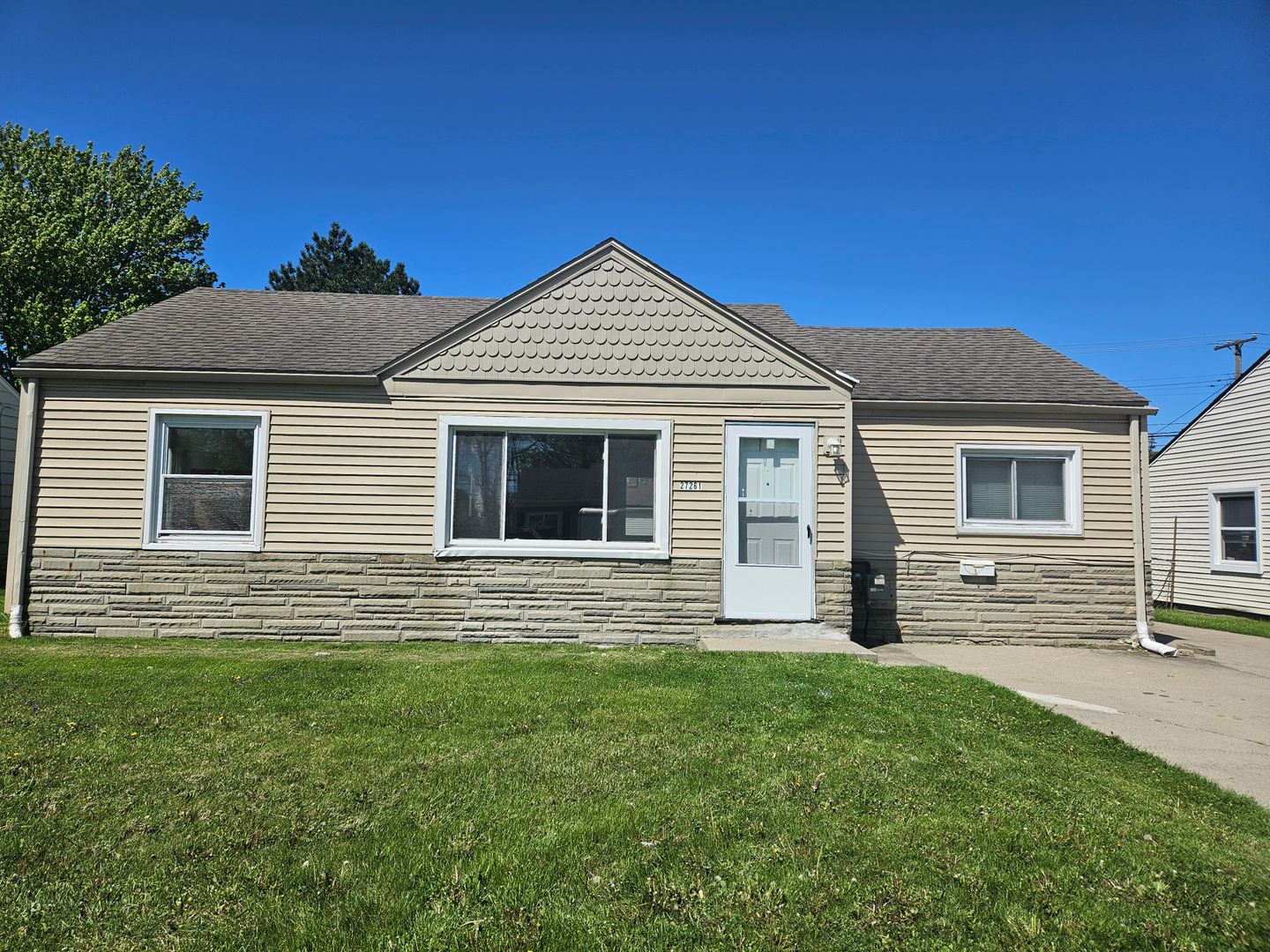 Roseville House: 27261 Woodmont St.