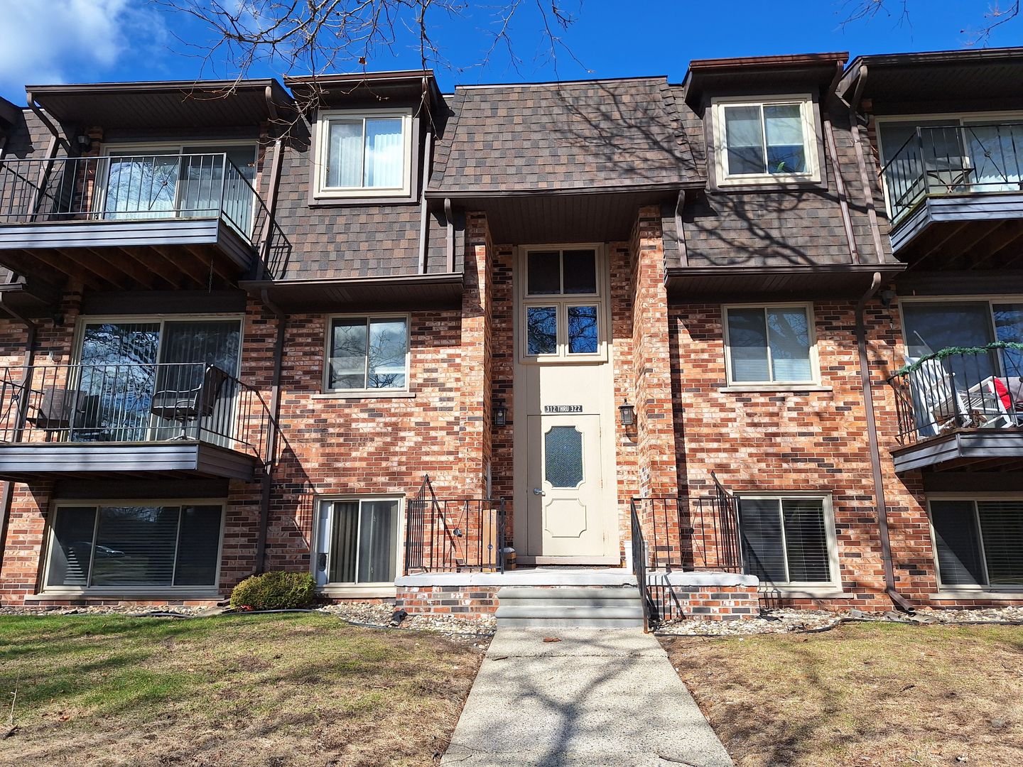 St Clair Shores House: 312 Riviera Dr