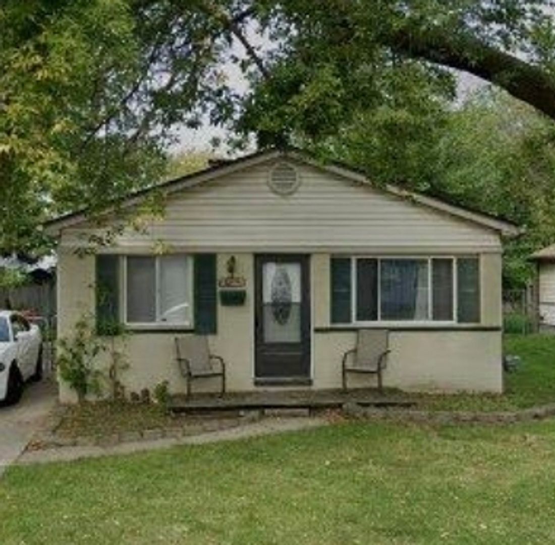 Roseville House: 27067 Lawnwood St.