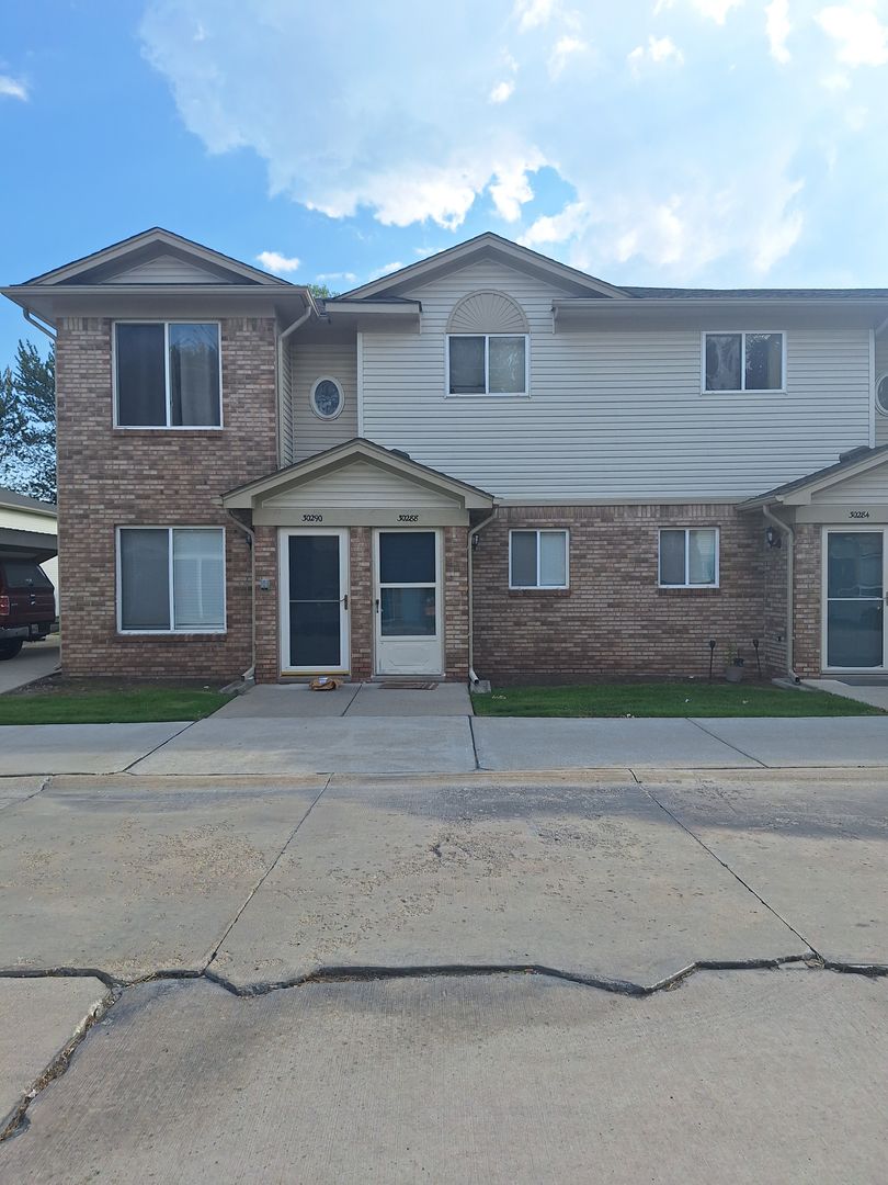 Roseville House: 30288 Wedgewood Cir