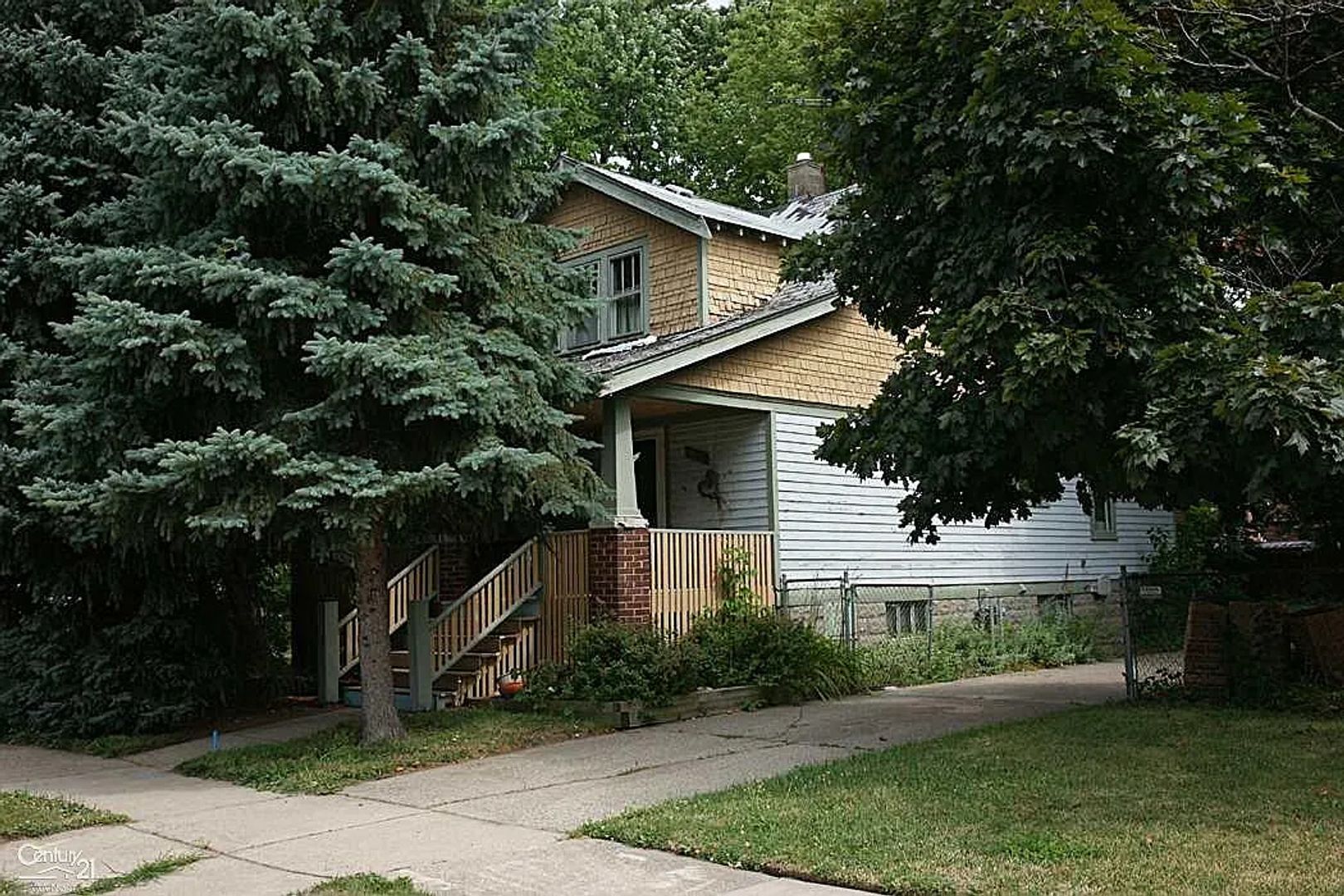 Eastpointe House: 15611 Glander