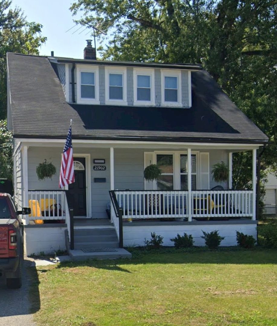 St. Clair Shores House: 21902 Ridgeway