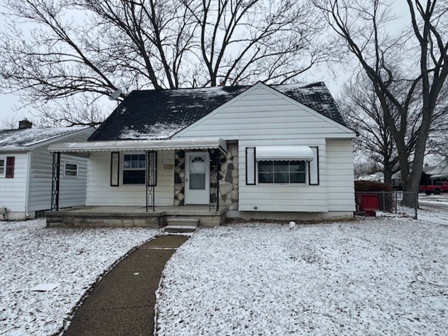 Roseville Apartment: 17399 12 Mile rd