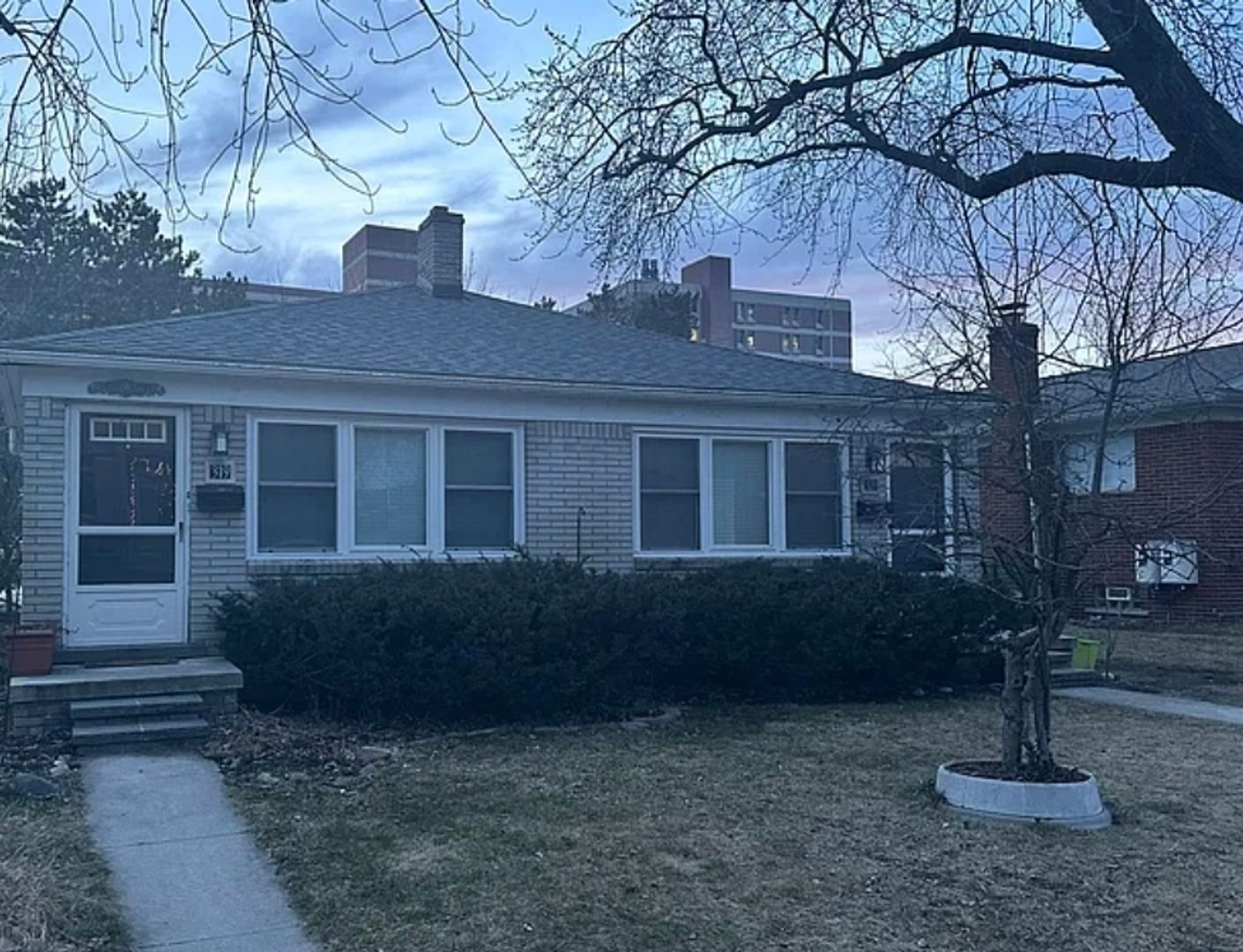 Rochester House: 321 N Alice Ave
