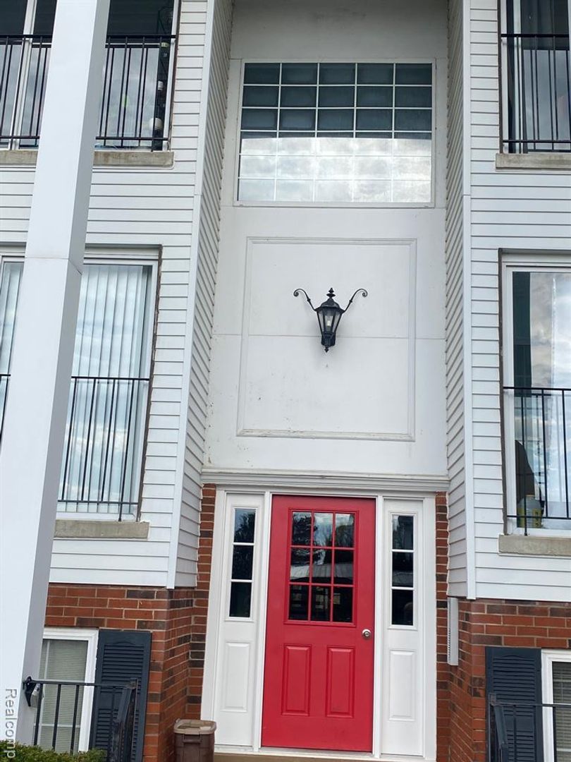 Rochester House: 420 Baldwin Ave
