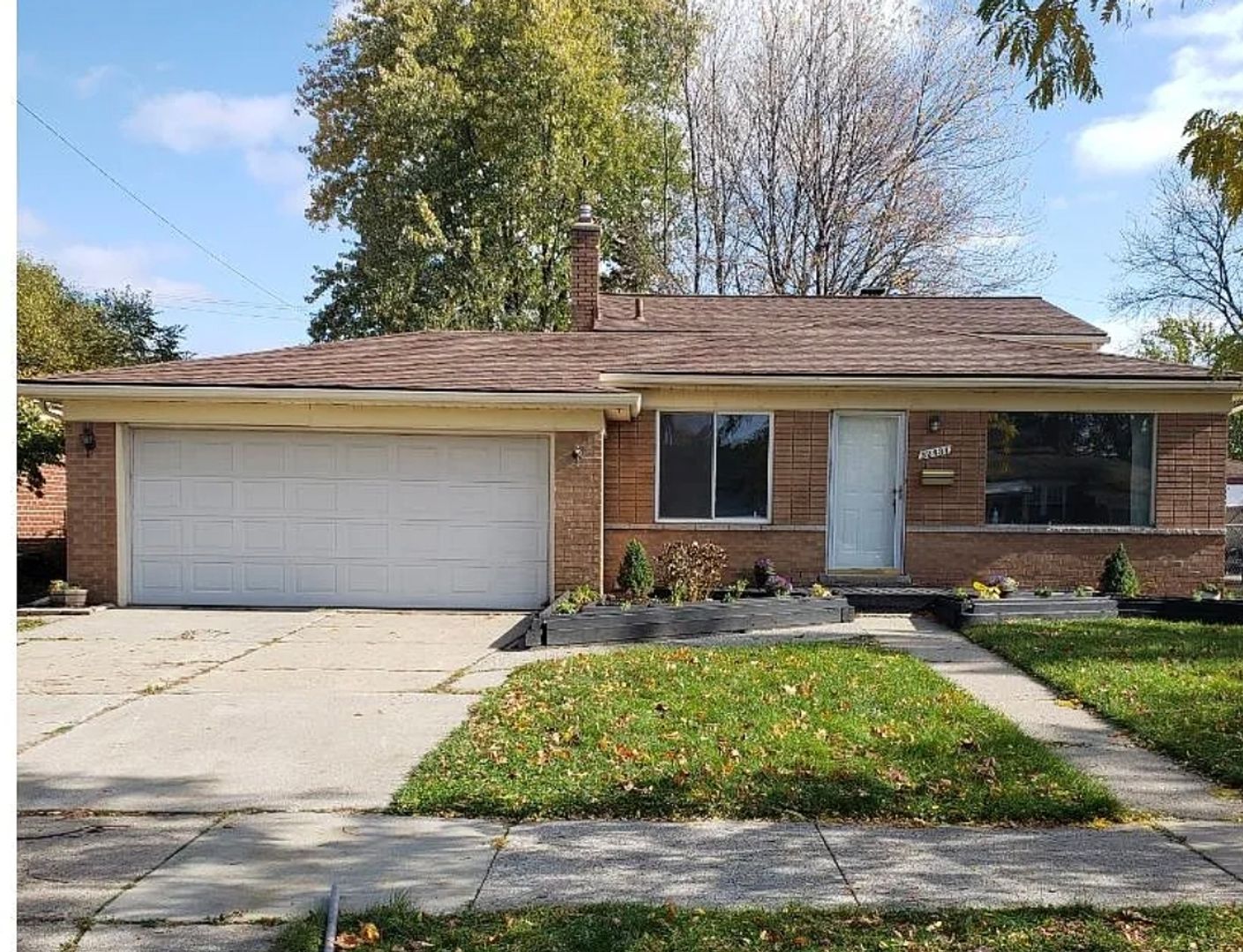 Warren House: 32834 Rosenbusch