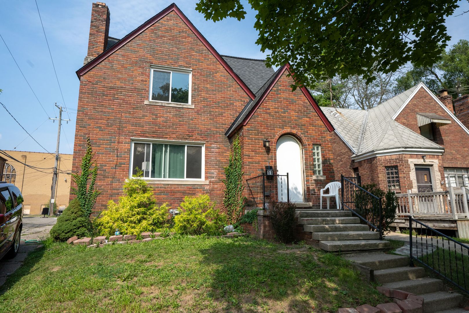 Pontiac Apartment: 13 Mohawk   Upper Unit