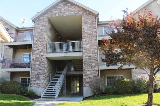 Top Level Westbury Condo for Rent! – photo 1