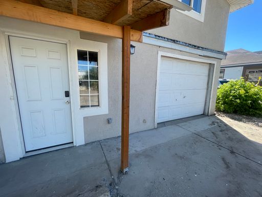Great 2 bedroom Apartment with Garage! – photo 1