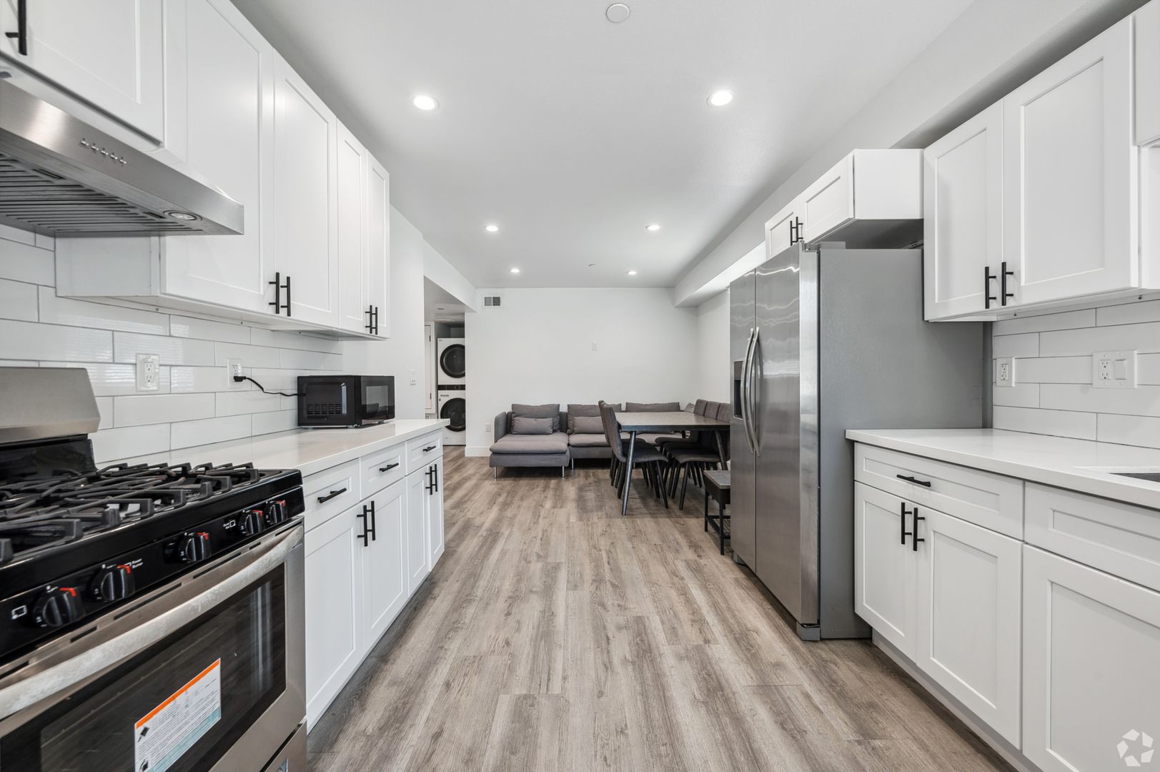 Los Angeles Apartment: 3505 Raymond Avenue