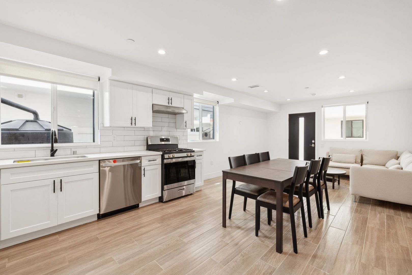 Los Angeles Apartment: 1326 West 35th Place