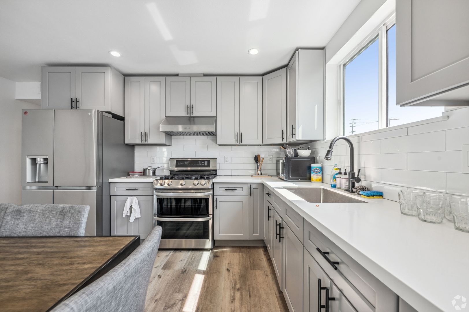 Los Angeles Apartment: 1252 West 37th Street