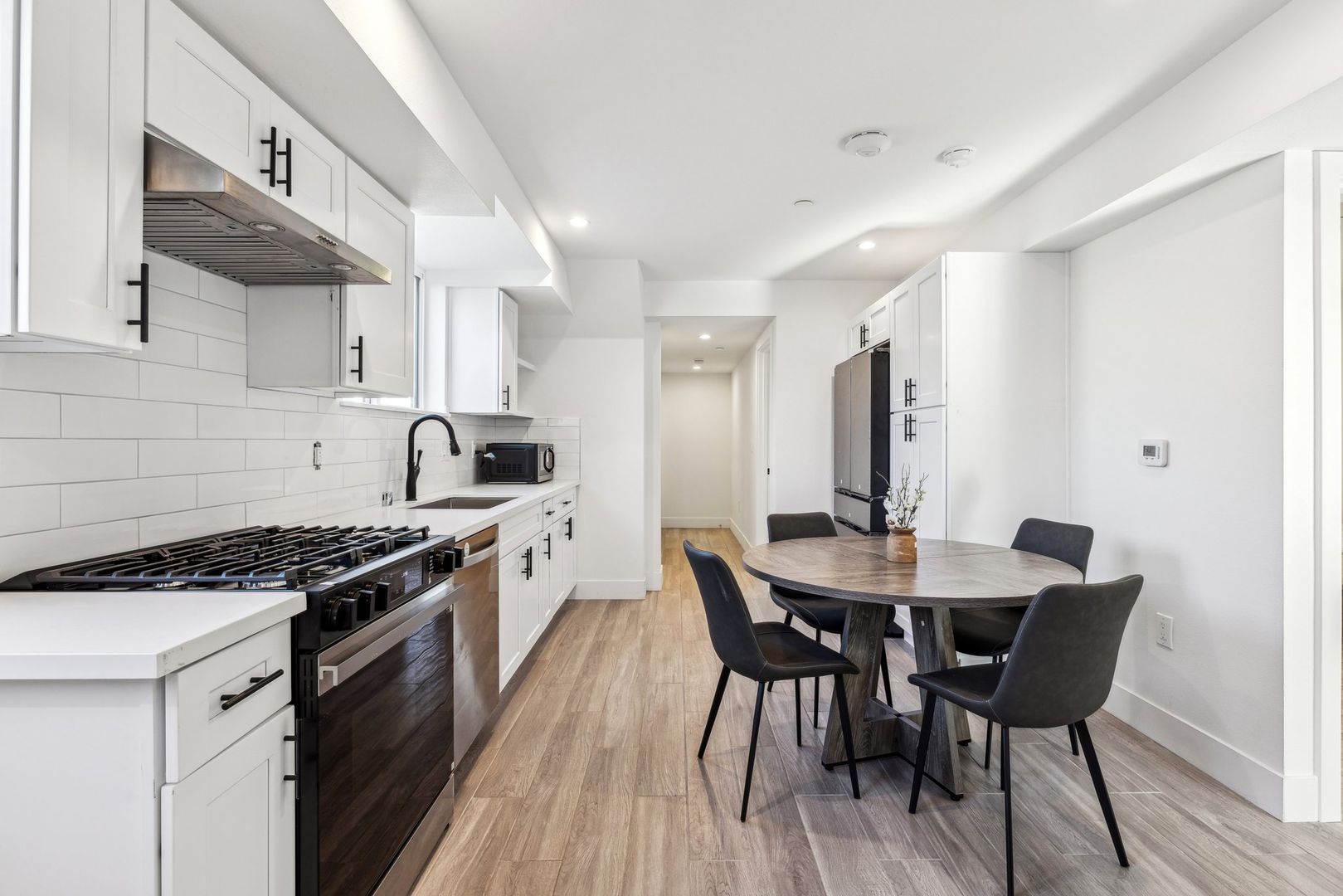 Los Angeles Apartment: 3437 South Catalina Street